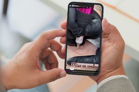 Vidéo tatouage aréole mammaire trompe l'oeil mobile Vidéo tatouage aréole mammaire trompe l'oeil
